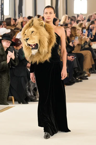 Look 15